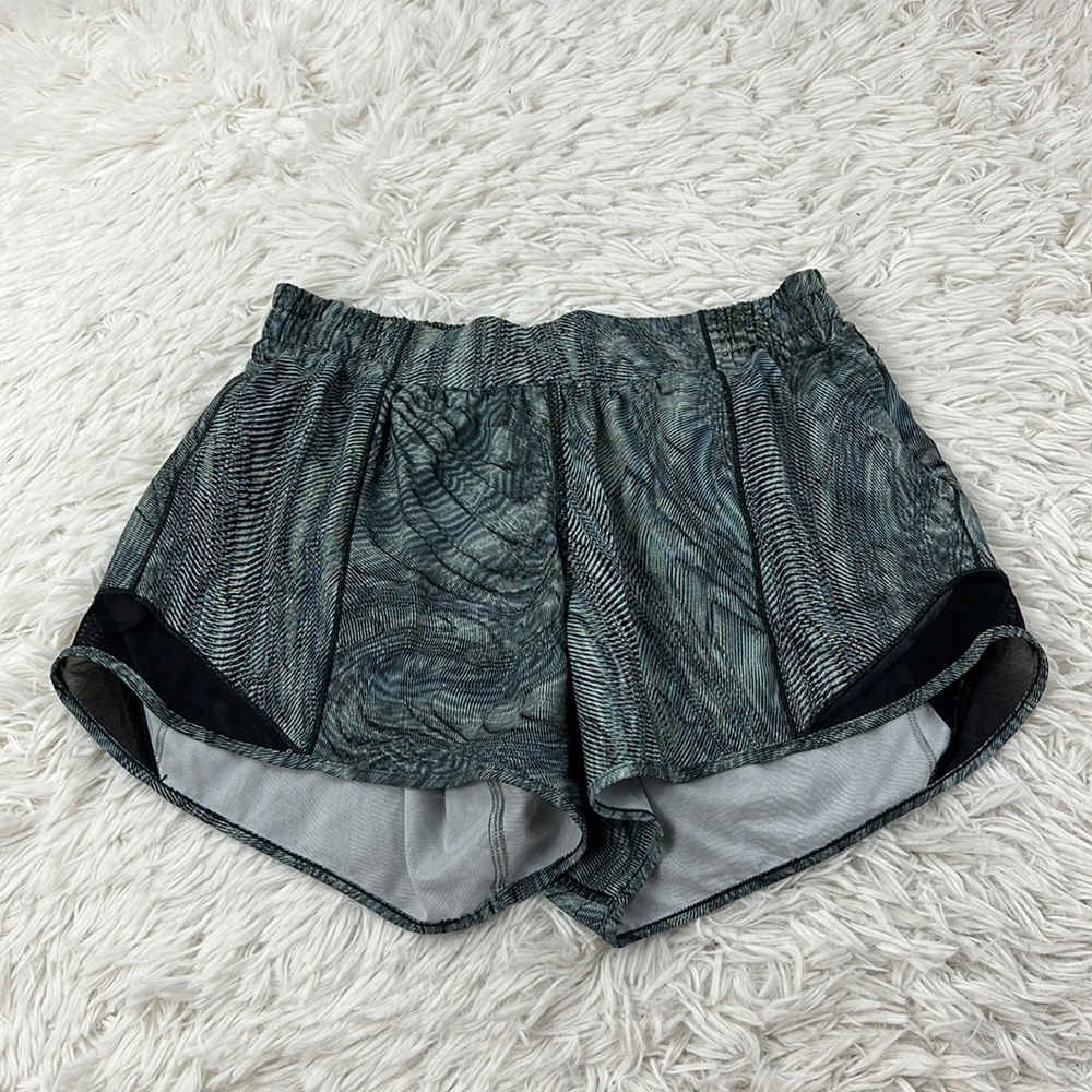 Lululemon Hotty Hot Low Rise Short 4" Dimensional Icing Blue Multi / Black